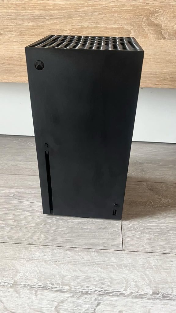 X box series x 1 tb z napedem pad idealny