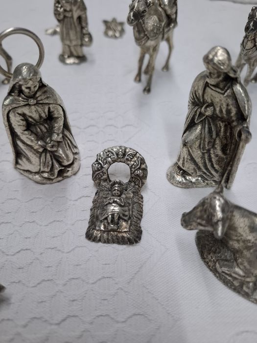 Presépio em metal antigo