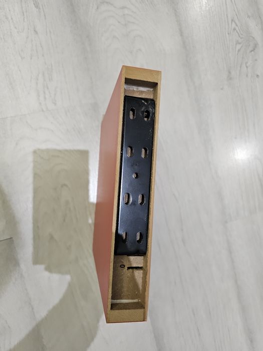 2x prateleiras vermelhas