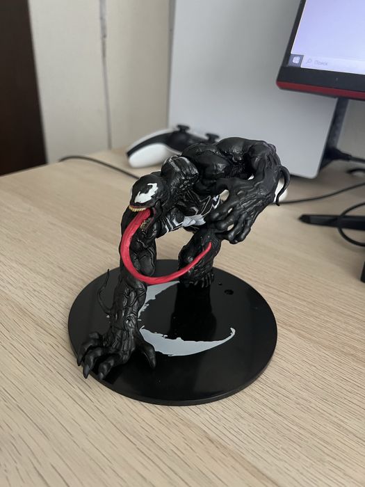 Figurka Venom dynamiczna poza MARVEL