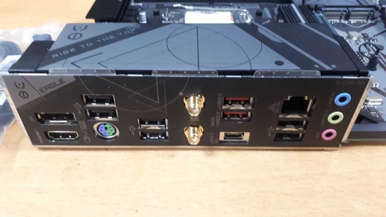 Материнська плата Gigabyte B650 Eagle AX