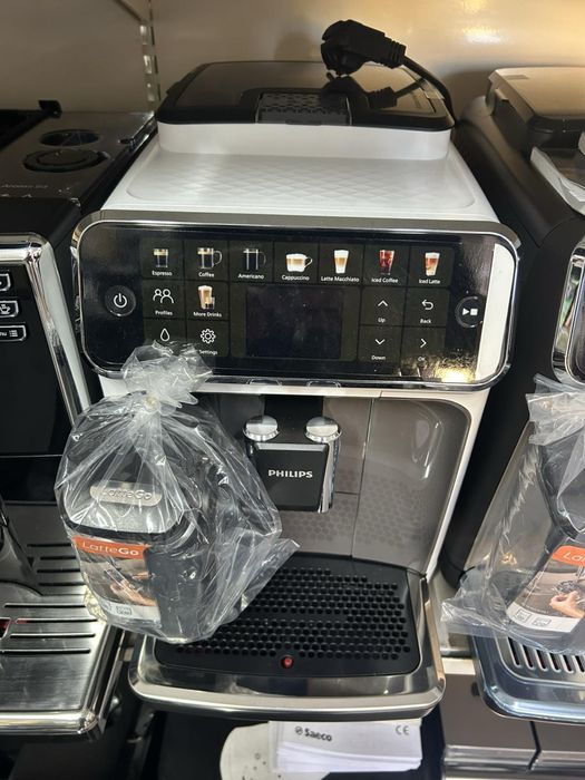 Кофемашина, кавоварка Philips 5500