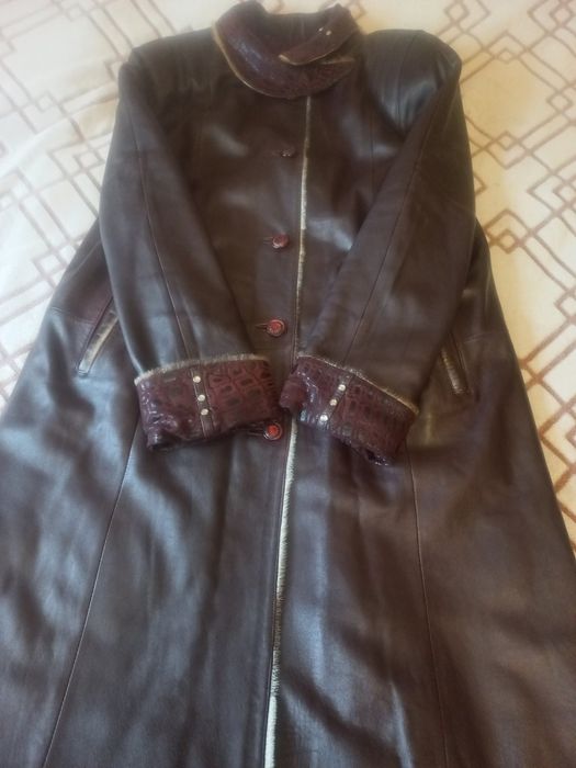 Продам вещи зимние и платья