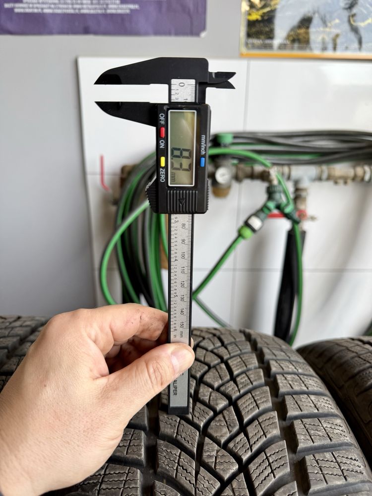 Goodyear Ultragrip Performance + 225 45/R19 96V