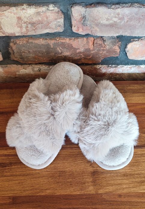 Kapcie damskie z futerkiem eko 36,37,40,41.
