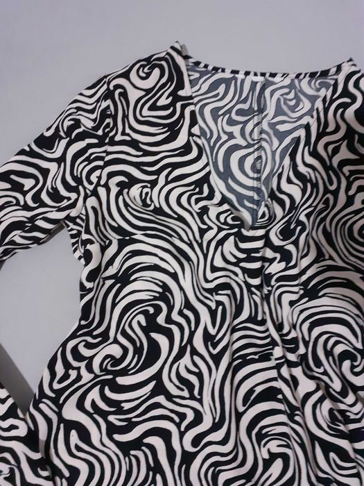 Sukienka rozmiar M motyw zwierzęcy h&m