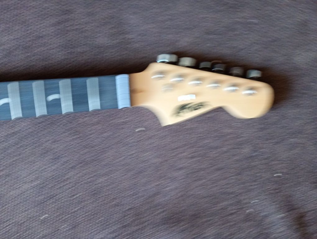 Gryf gitarowy typu fender