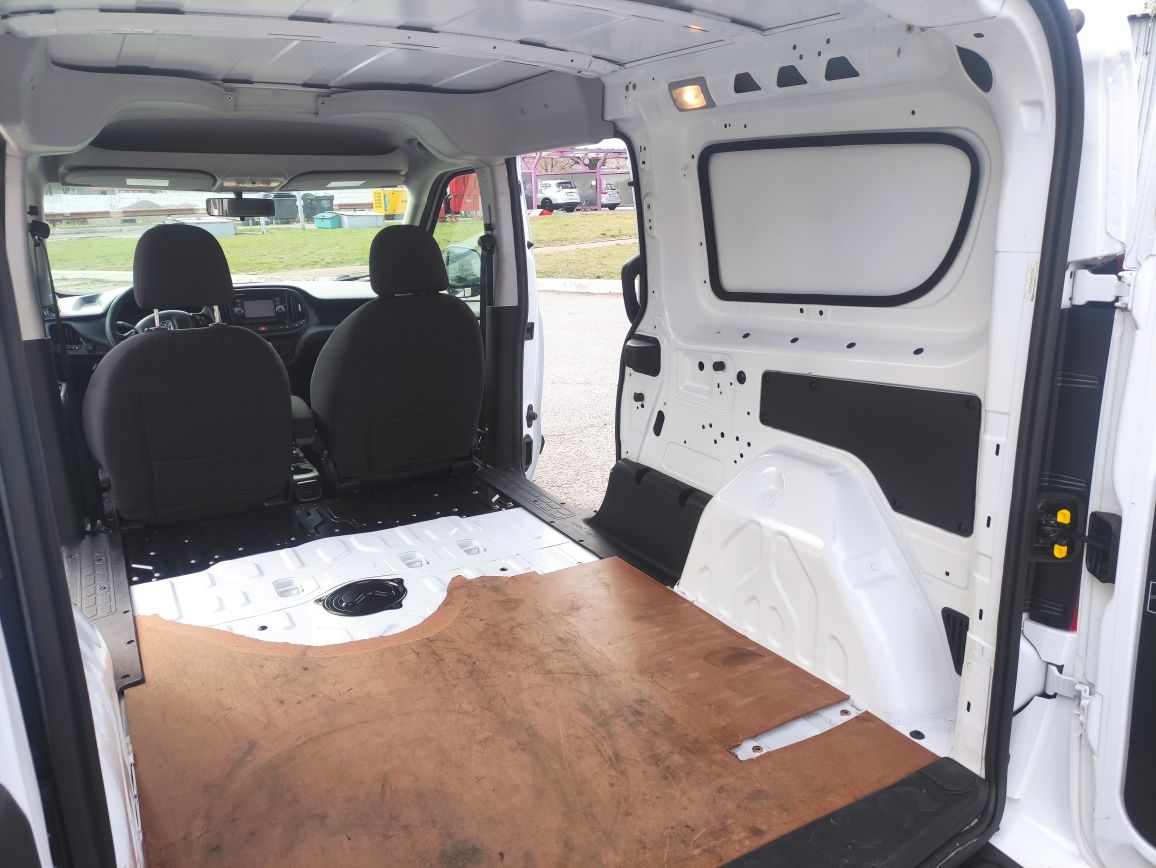 Продам Fiat Doblo maxi, 6 дверний вантажний на Автоматичній Кпп...