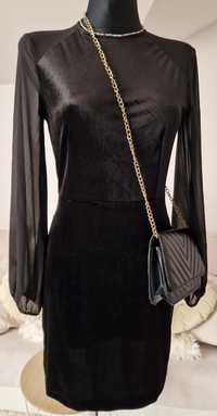 Sukienka czarna,rozszerzane rękawki.