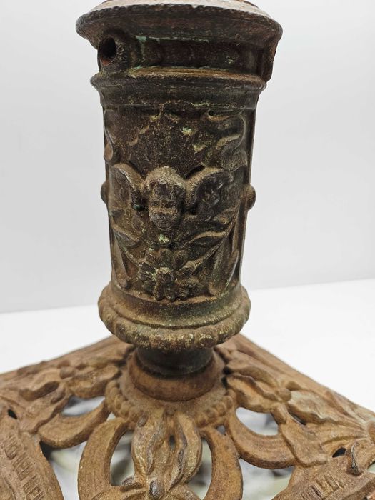 Zabytkowy niemiecki stojak choinkowy pod choinkę