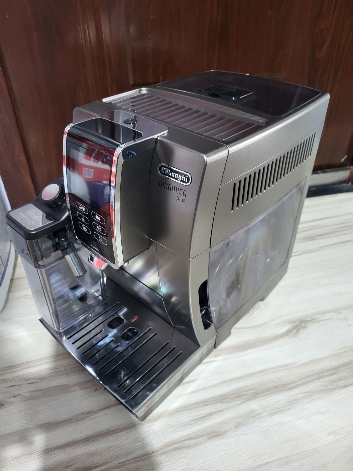 Ekspres ciśnieniowy Delonghi Dinamica plus dotyk wysyłka