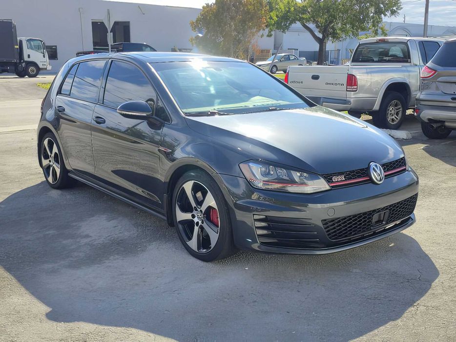Volkswagen Golf      2017