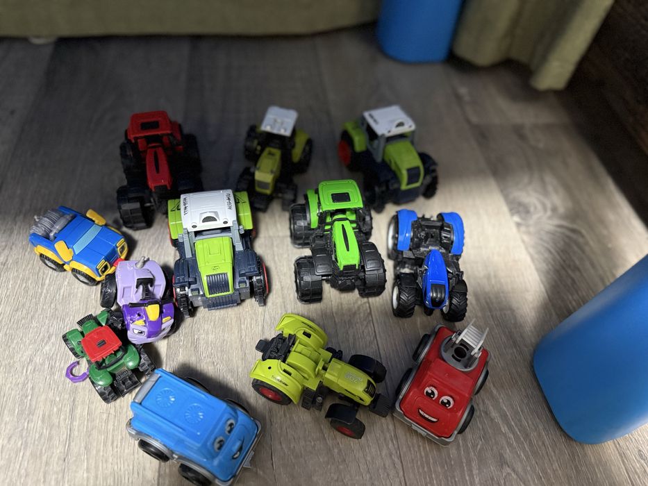 Два набори з тракторів дитячі