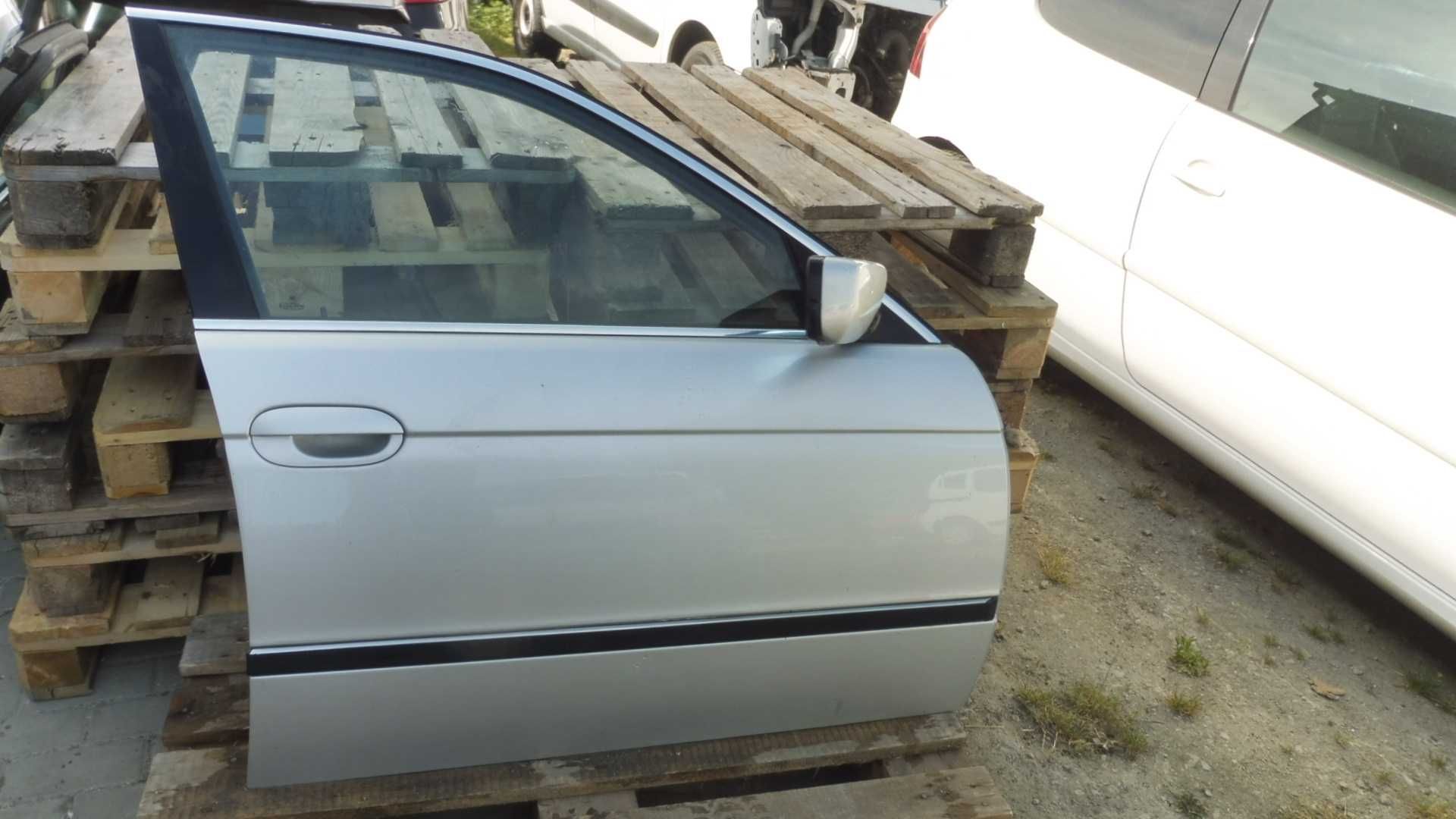 Drzwi Przód Prawe BMW E39 Sedan ładne  kompletne  bez rdzy