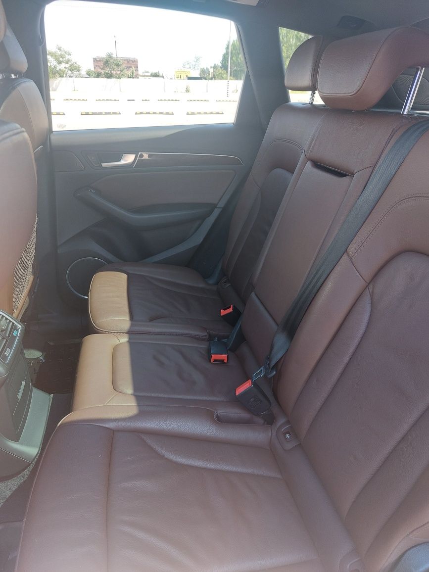 Продам автомобіль Audi Q5 Premium Plus 2.0 T