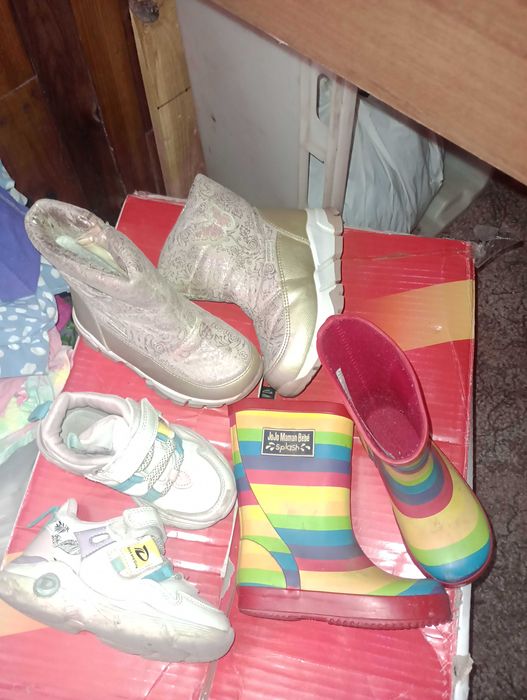 Взуття жіноче та дитяче, пересилаю