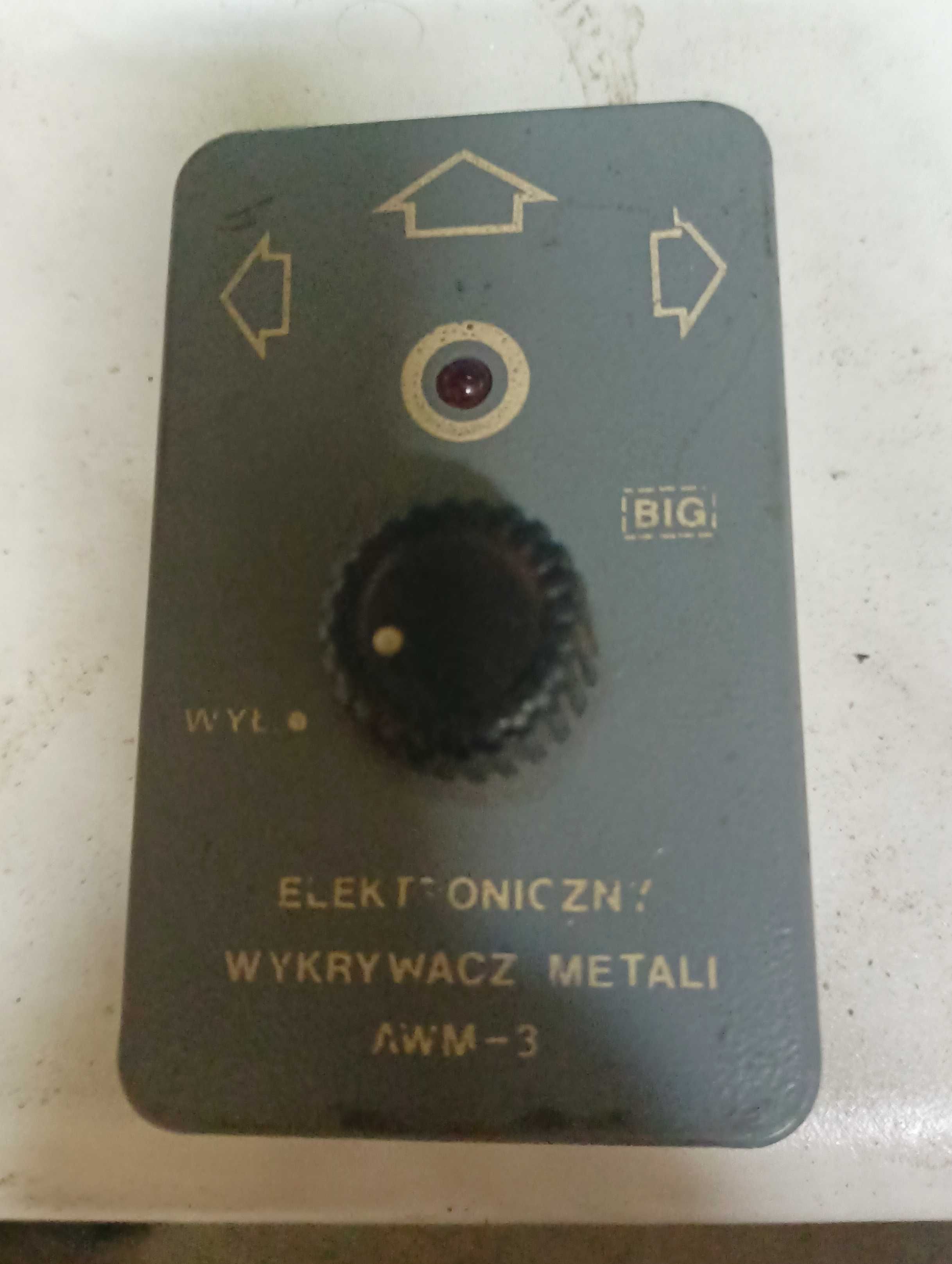 Elektroniczny wykrywacz metali AWM-3  PRL sprawny