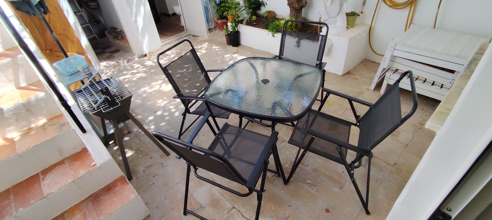 Mesa de jardim com 4 cadeiras