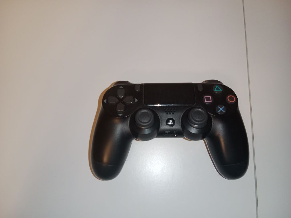 Sprzedam PlayStation 4 slim 500gb