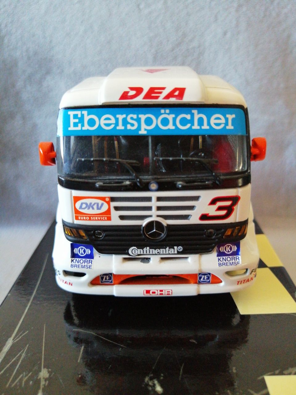 Minichamps Mercedes-Benz Race Truck 1999 Team DKV M-Racing  1:43