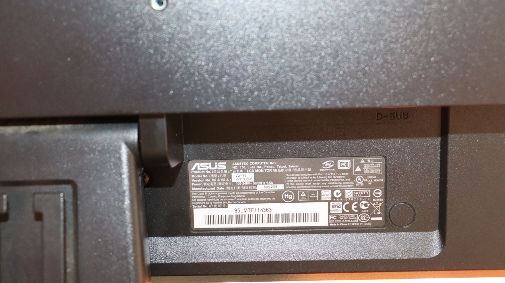 Monitores de 18'' Sony e V7