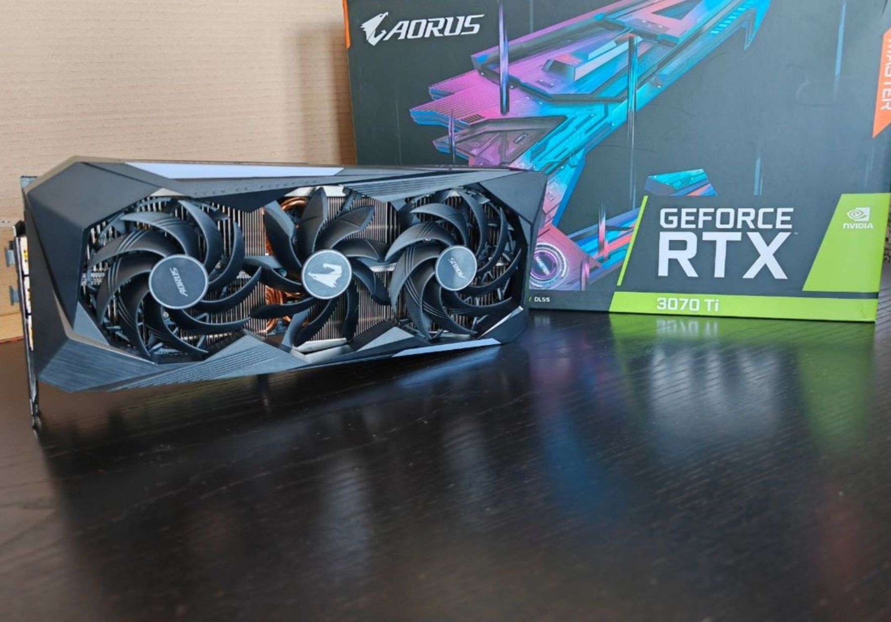 Placa gtafica AORUS RTX 3070 Ti 8 Go Master com  LCD personalizável