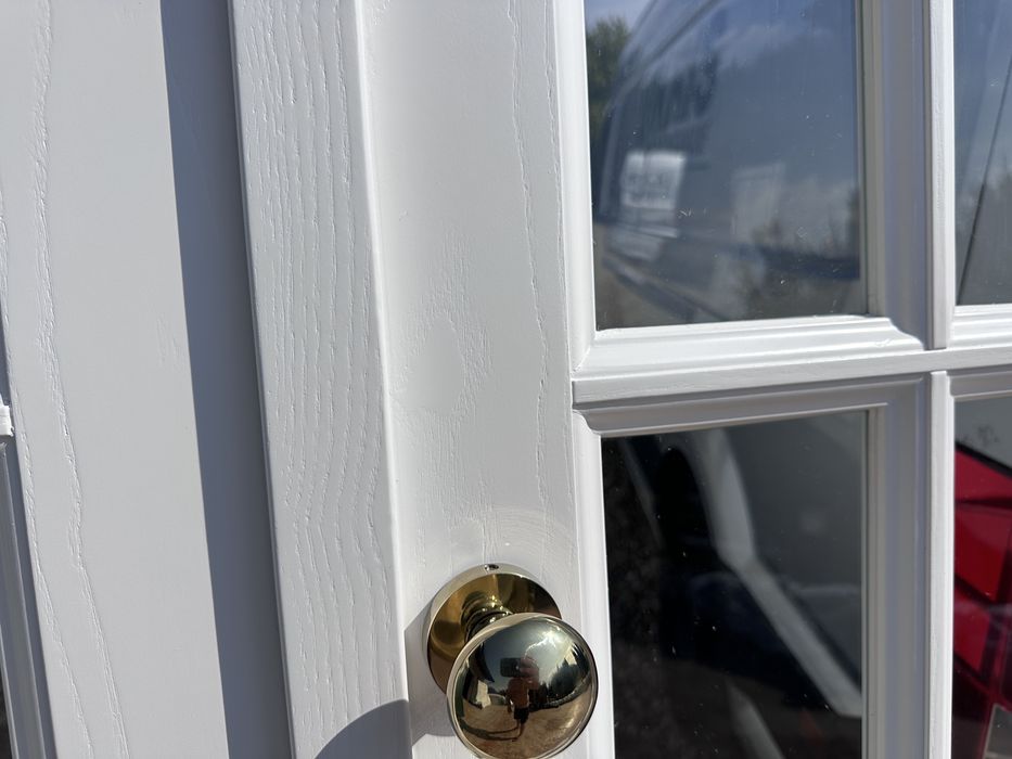 Drzwi wewnętrzne drewniane dwuskrzydłowe białe szpros Montaż c Polska