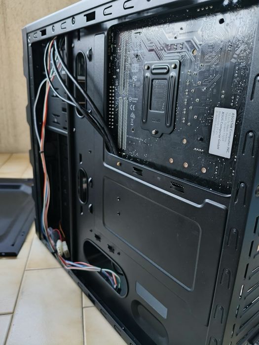 Caixa Cooler Master Micro ATX com leitor de DVD