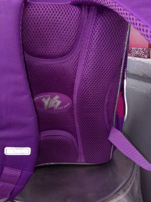 Продам портфель бу в хорошем состоянии.