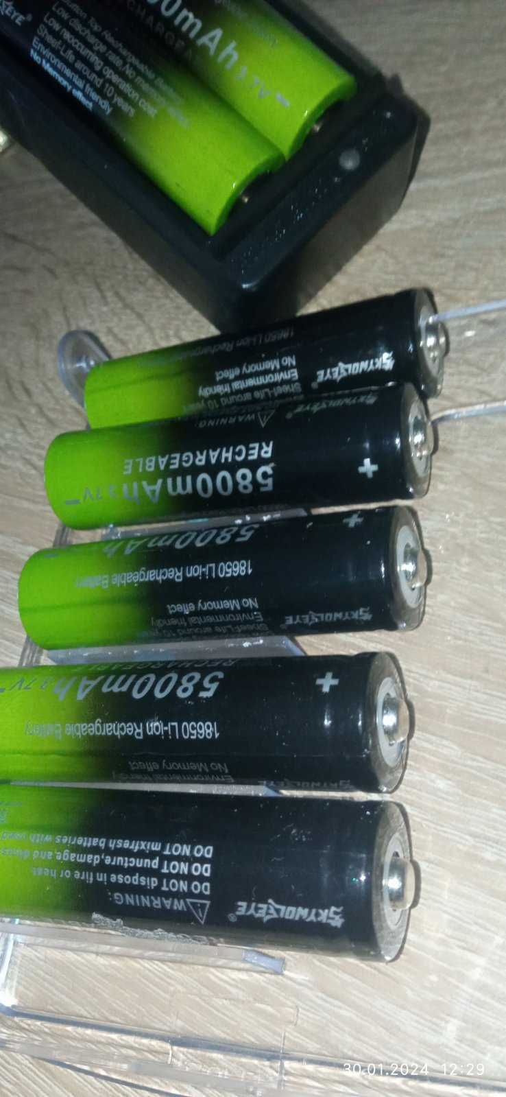 Зарядное устройство и + 7 батареек типа 18650 на 5800mAh 3.7v