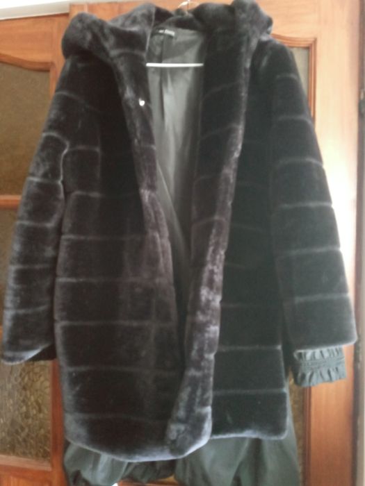 Futerko sztuczne czarne kapsle kaptur L