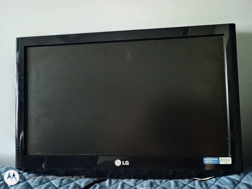 Telewizor 19'" LG Model 19LD320 + wieszak ścienny