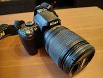Nikon D-40 z obiektywem Nikkor 18-55 ED