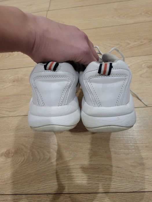 кросівки pull&bear 37 р/24 см білі