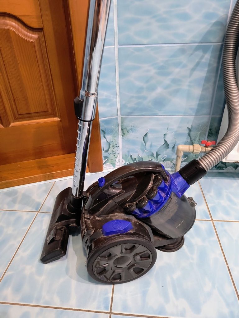 Пылесос ,отлично работает.