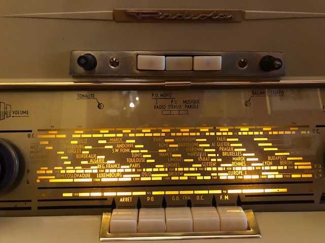 Rádio Gira Discos Vintage RADIOLA Phono Stereo