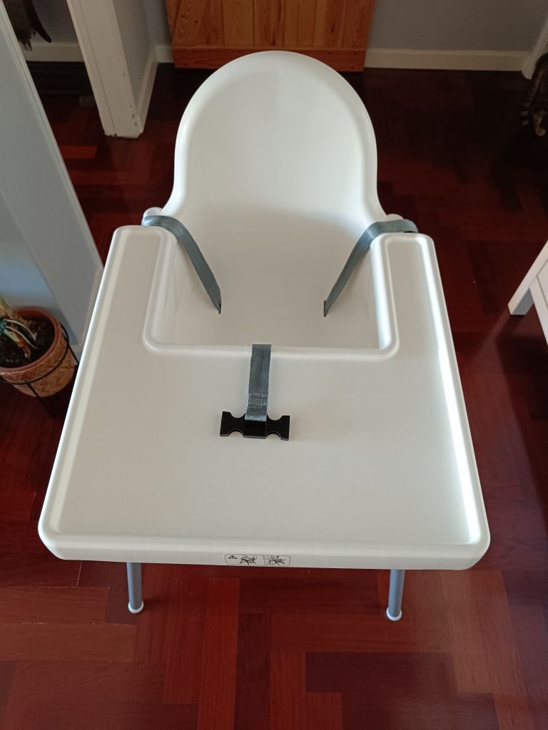 Cadeira alimentação bebé c/ apoio de pés + adaptador