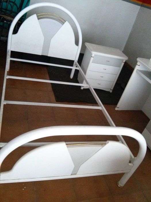Cama solteiro branca lacada