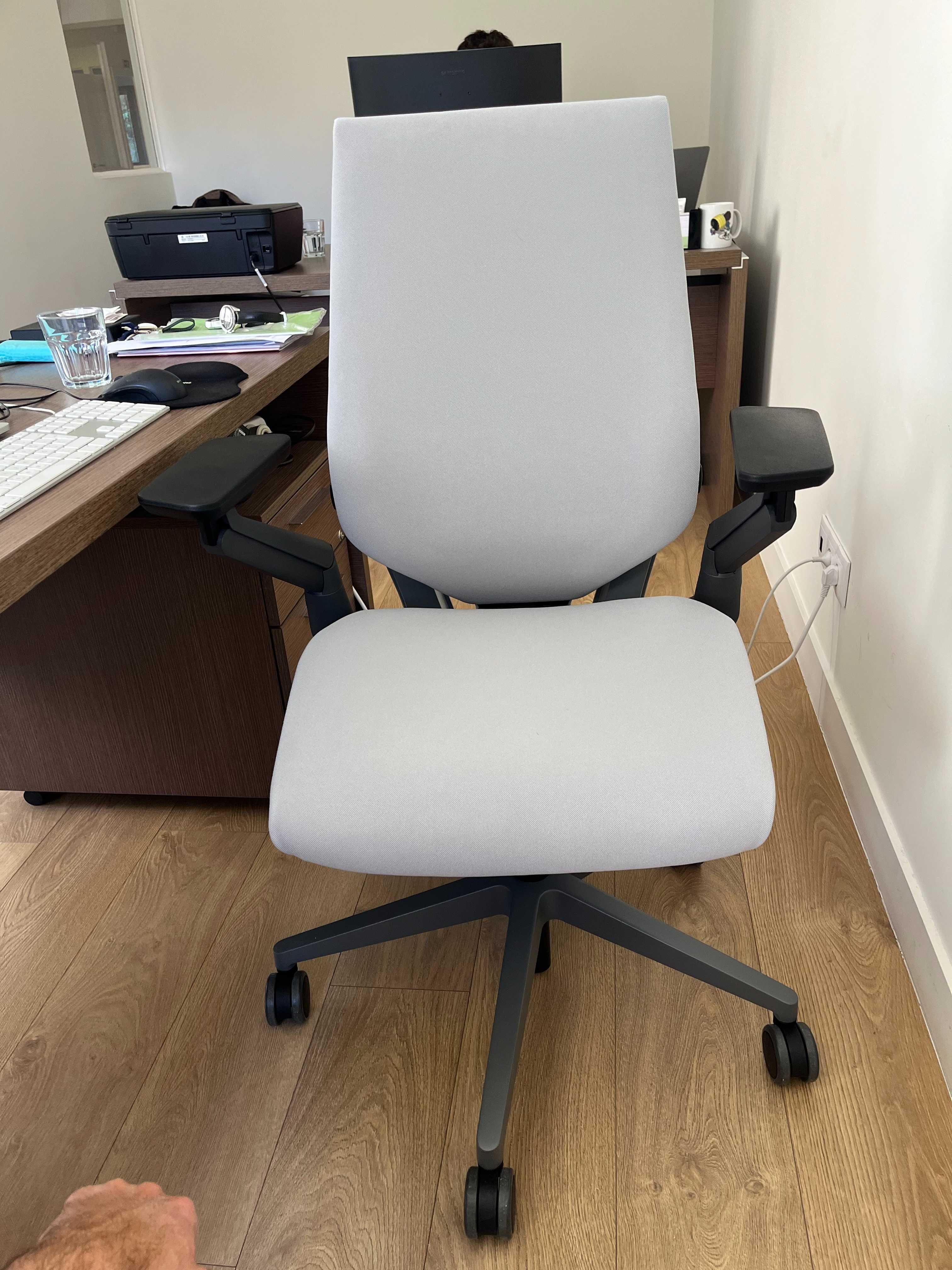 Cadeira Steelcase Gesture NOVA