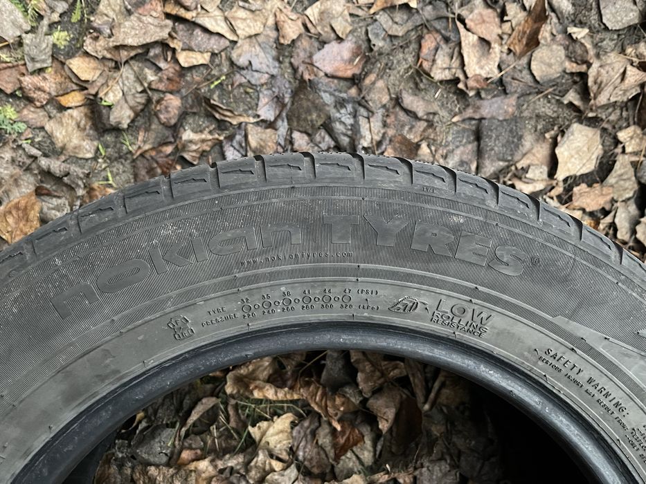Продам комплект NOKIAN 215/60/16