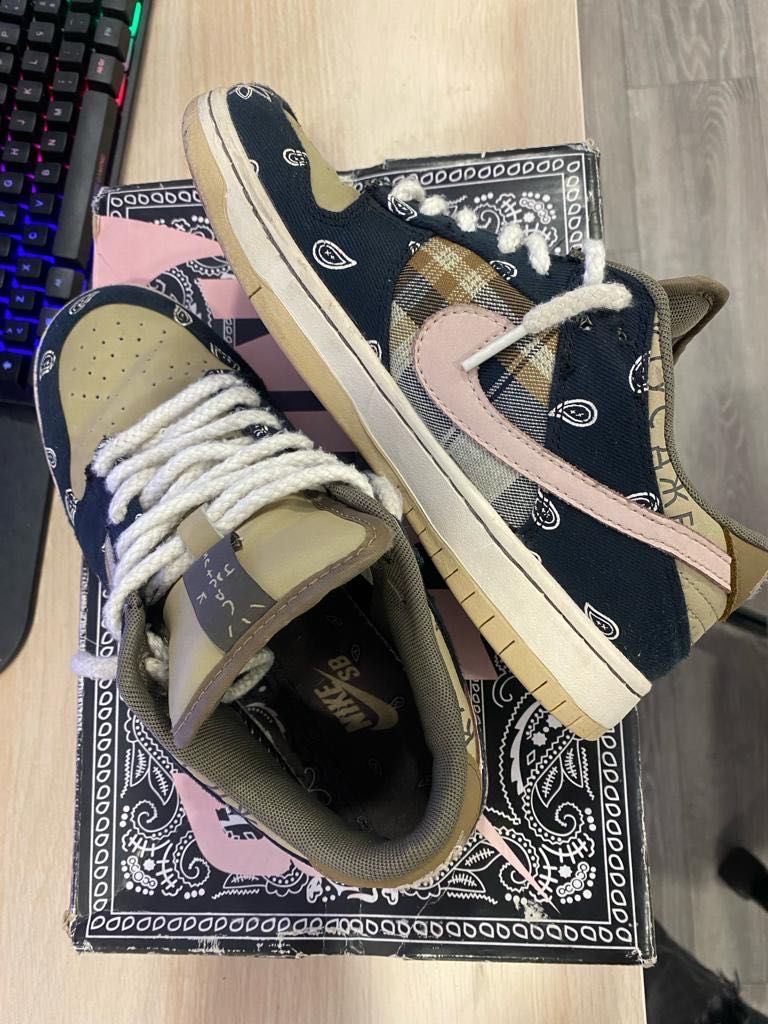 Nike SB Dunk Low x Travis Scott