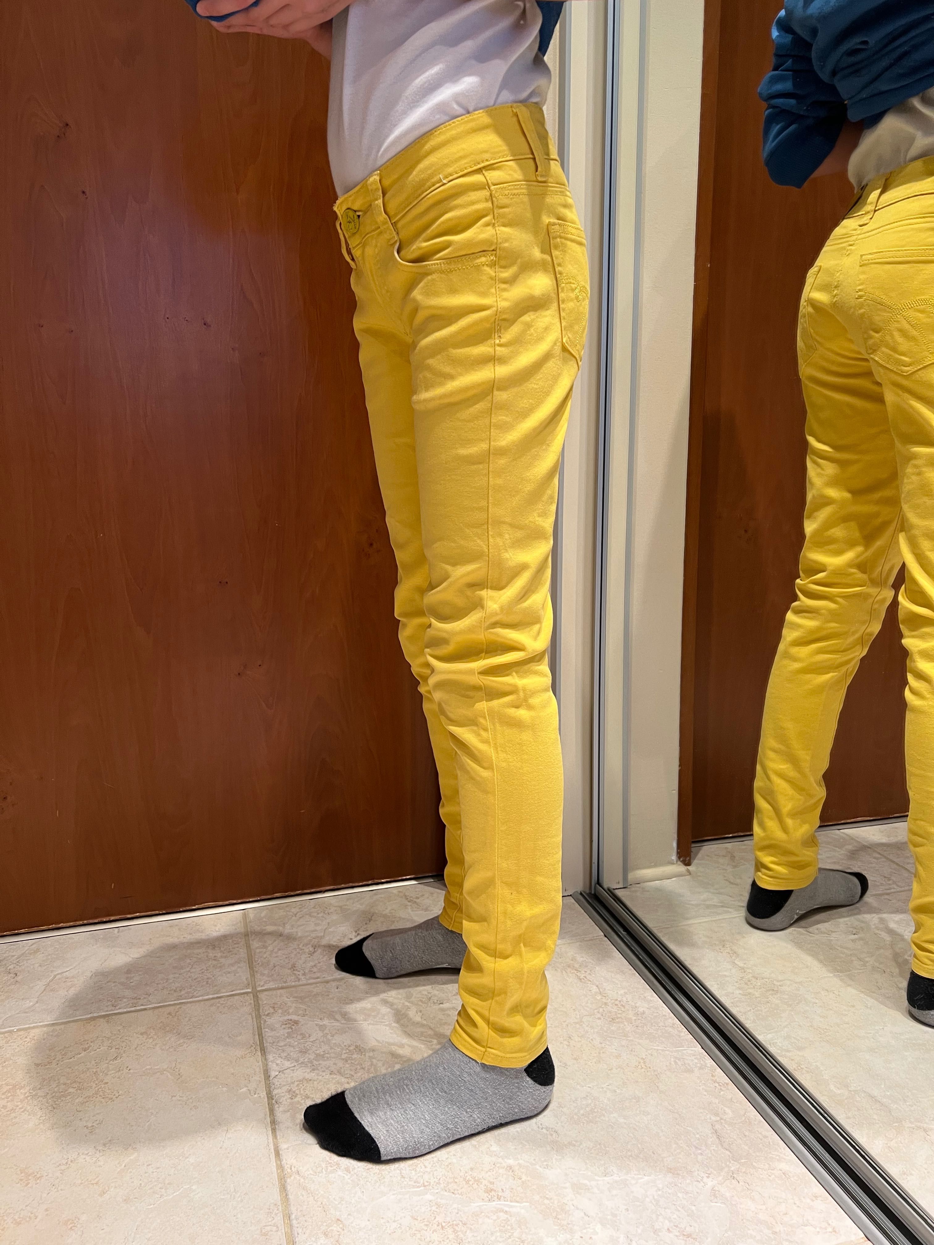 Jeansy żółte. Rozmiar 34, XS firmy Revers