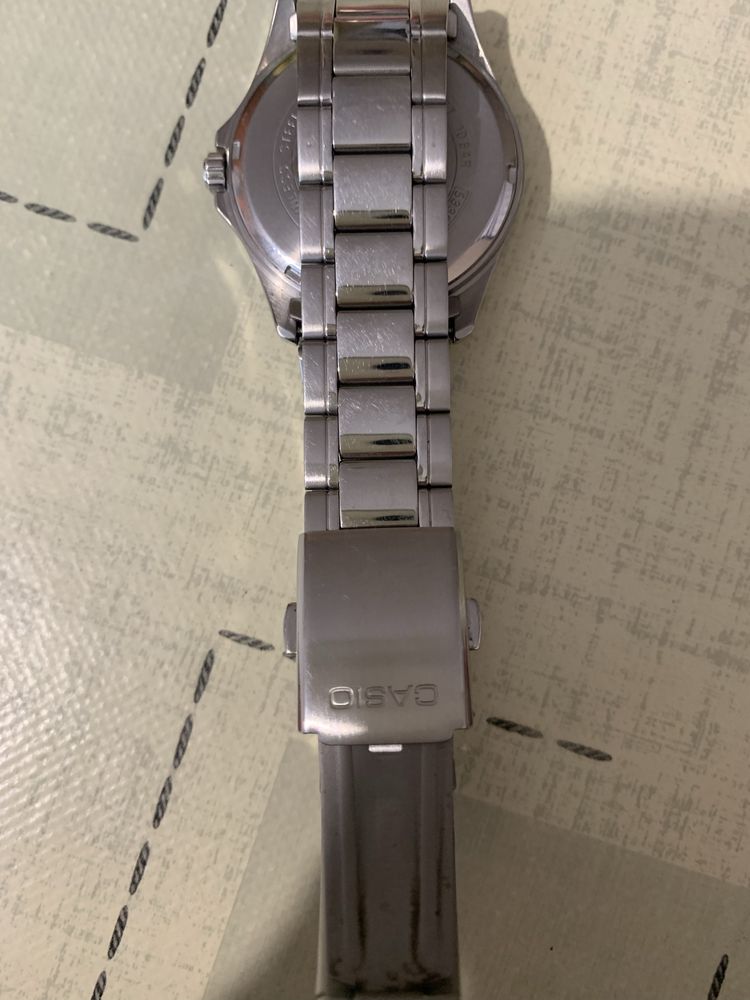 Zegarek Casio z datownikiem