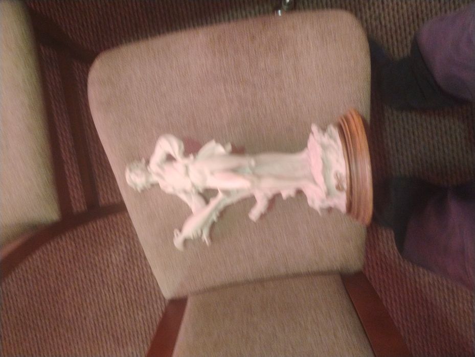 Sprzedam figurkę ARMANIEGO.