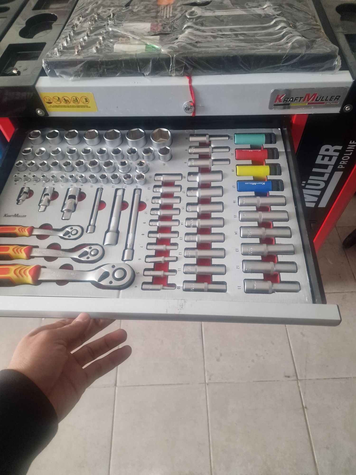 Carrinho de ferramenta de 8 gavetas 7 completas novo