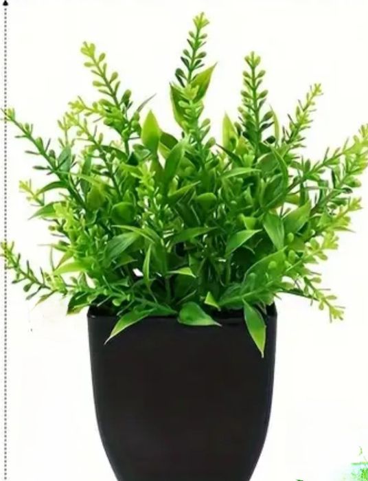 2 sztuczne kwiaty w doniczce.