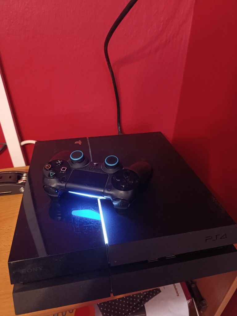 Ps4 500 GB, pad, okablowanie i 6 gier