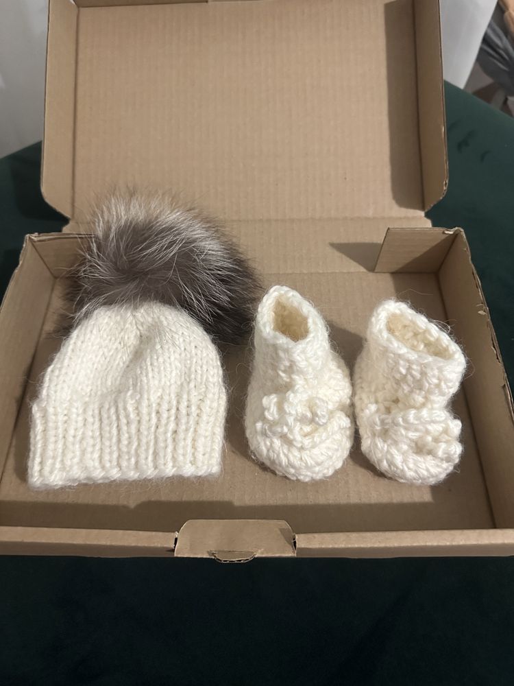 Komplet dla niemowlaka, czapka i buciki, rozmiar 56-62