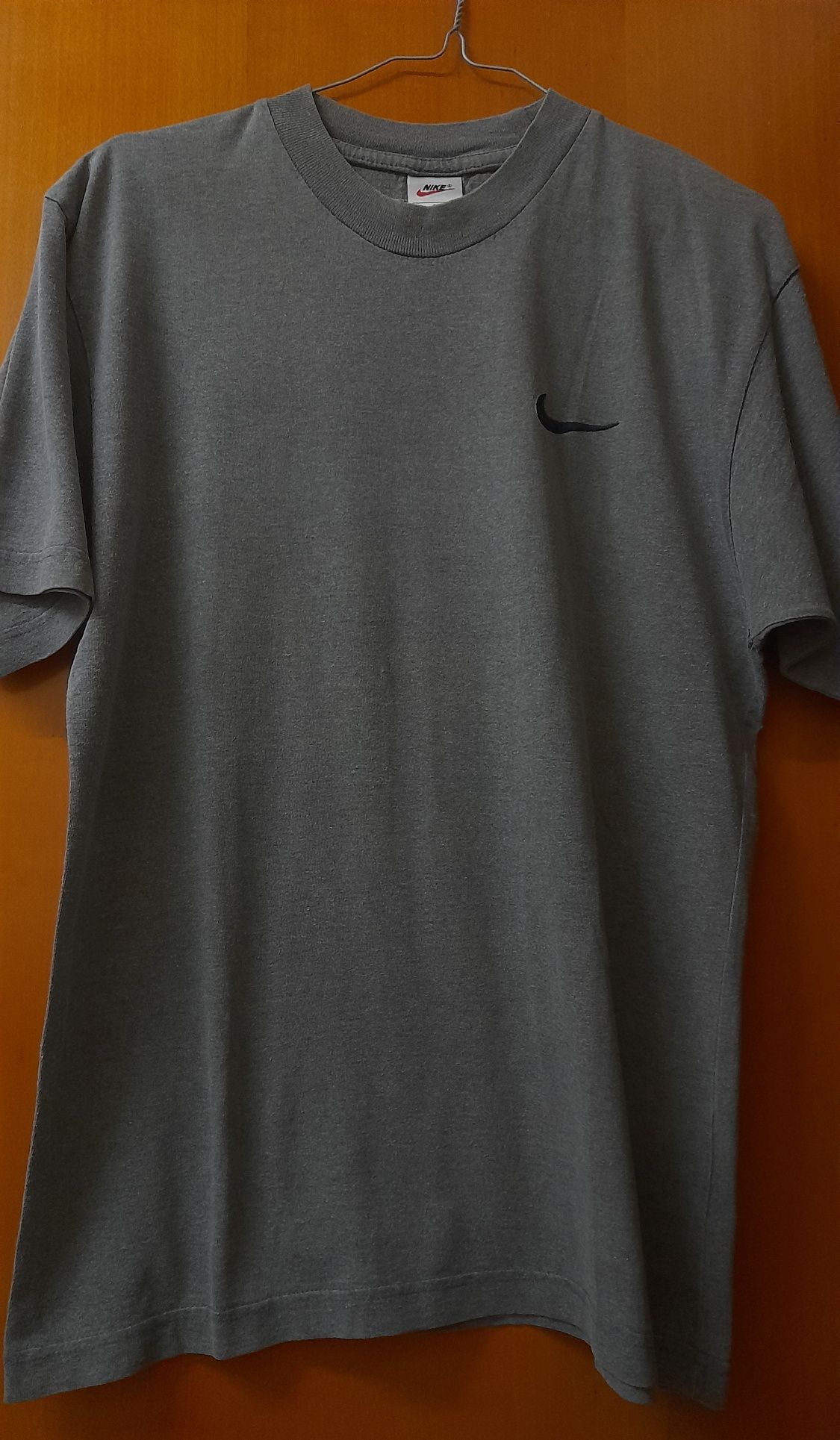 T-Shirt Nike cor cinza escuro tamanho M/L - ÚLTIMOS DIAS