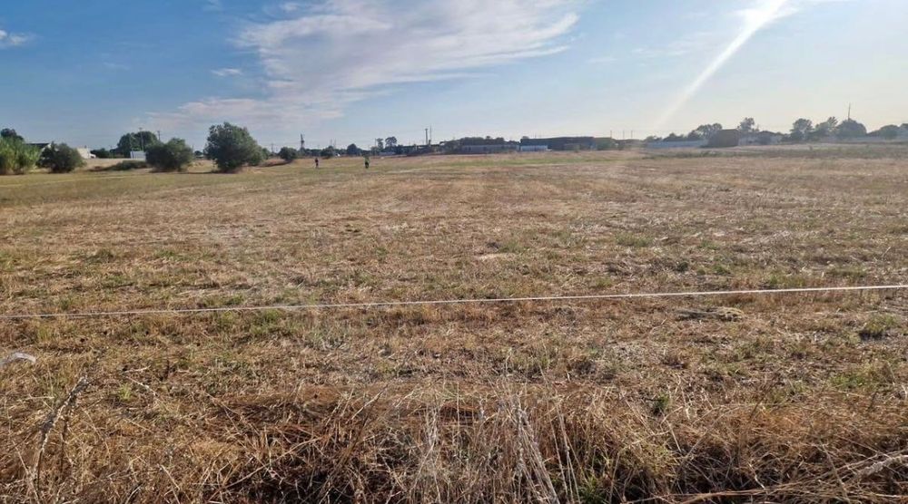 “OPORTUNIDADE ÚNICA: Terreno aprovado para casa móvel, modular 300m².”